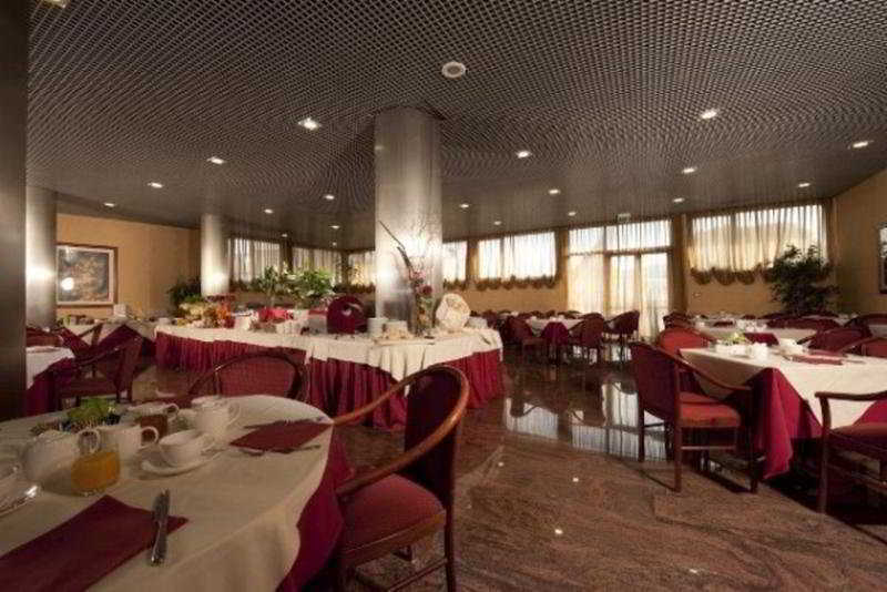 Hotel & Residence Castelli 蒙特奇奥·马焦雷 餐厅 照片